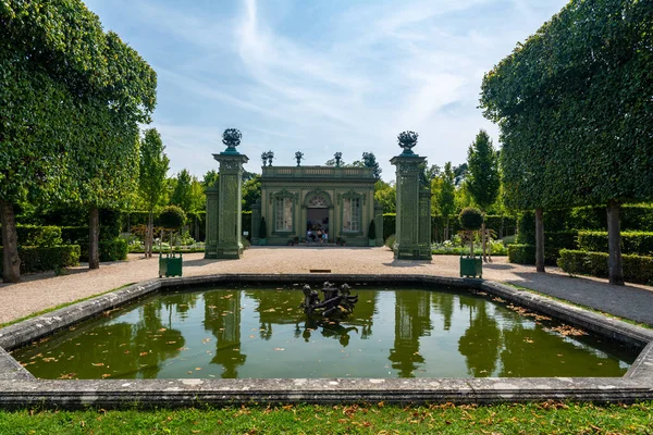 Versailles Frankrijk Augustus 2019 Toeristen Het Nieuwe Paviljoen Het Trianon — Stockfoto