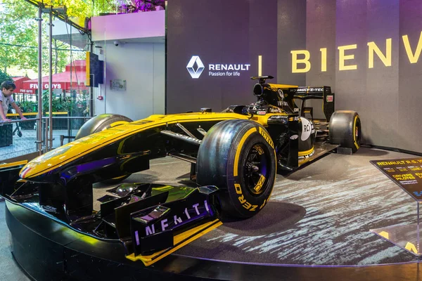 Paris, Fransa - 29 Ağustos 2019: Formula 1 Renault R.S. Renault 'nun galerisinde, Şanzelize' de..