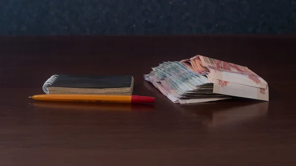kalem ile a bohça-in para ve not defteri