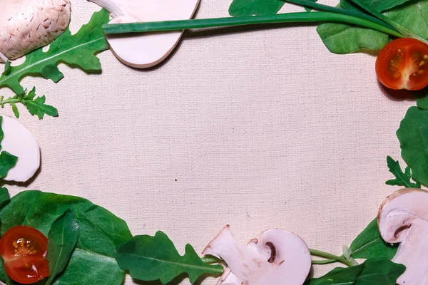 Roka, elma ve havuç çerçeve