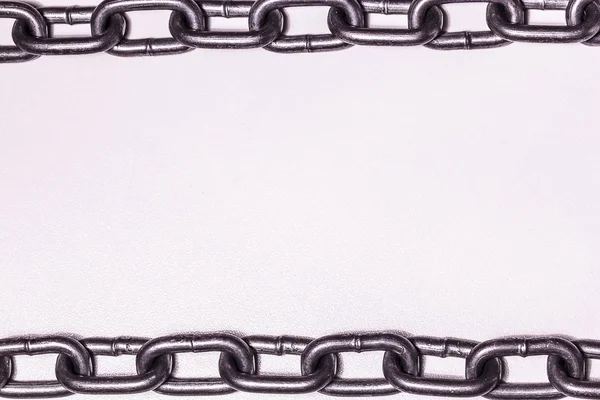 hafif bir arka plan üzerinde çelik zincir