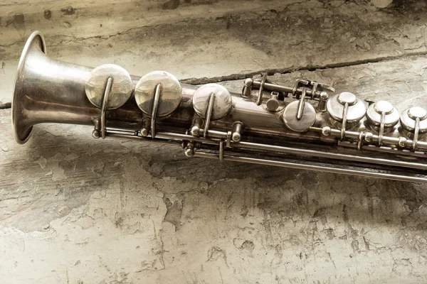 Saksofon na tle — Zdjęcie stockowe