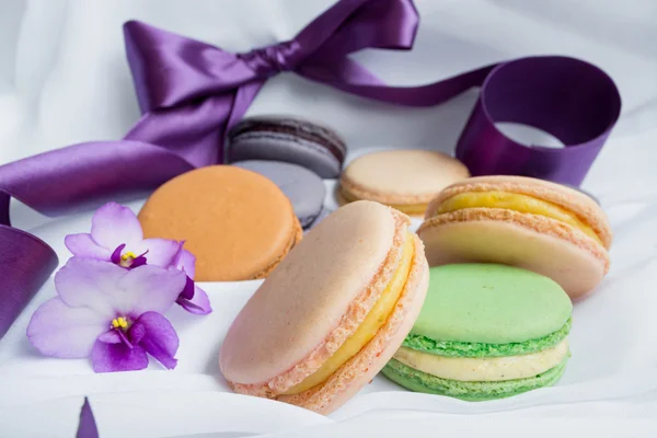 Color macaroons on a fwhite background — Stock Photo, Image