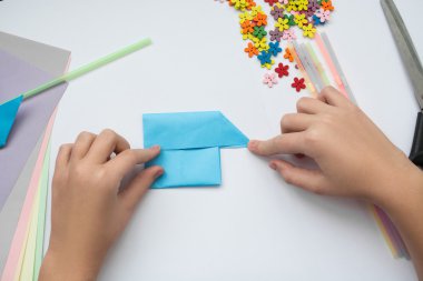 Çocuk el origami yapmak