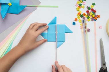 Çocuk el origami yapmak