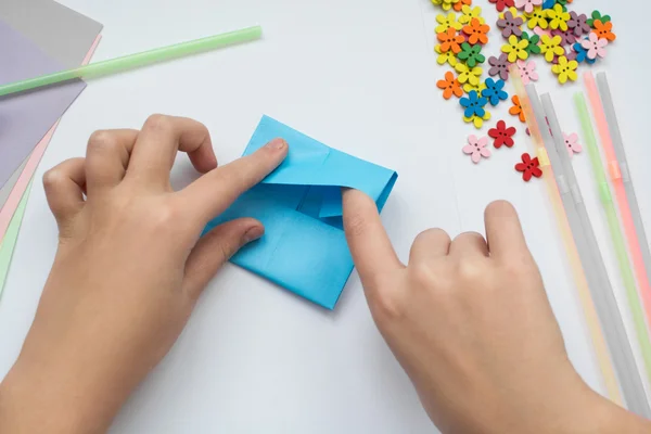 Çocuk el origami yapmak