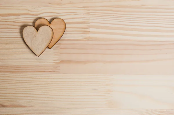 Ahşap ahşap arka plan üzerinde hearts