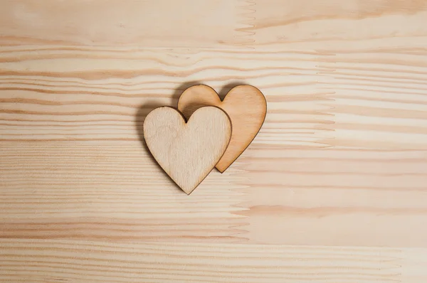 Ahşap ahşap arka plan üzerinde hearts