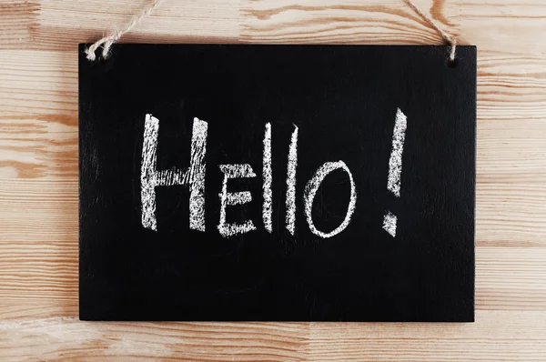 Merhaba siyah yazı tahtası üzerinde yazılı