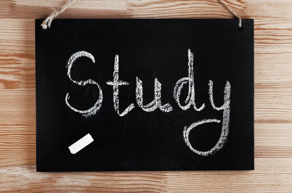 Bir tahtada yazılı Word çalışma