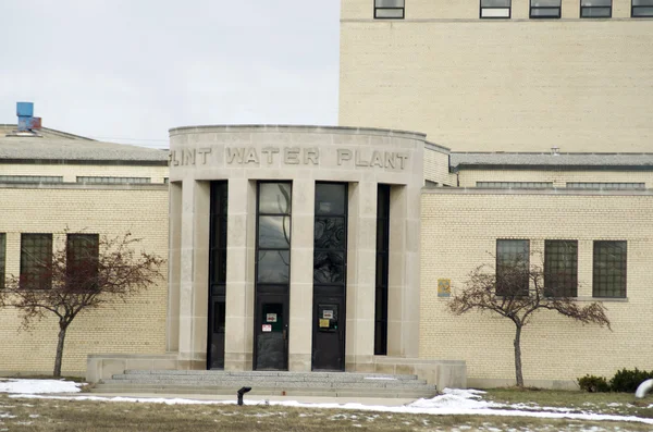 Flint michigan 23. januar 2016: stadt flint water plant and sign in flint, 23. januar 2016, flint, michigan — Stockfoto