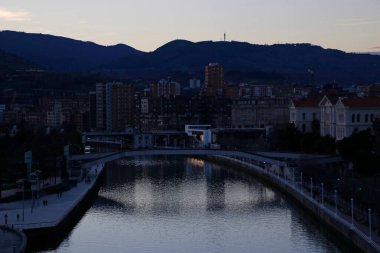 İspanya 'nın Bilbao şehrinde şehir manzarası