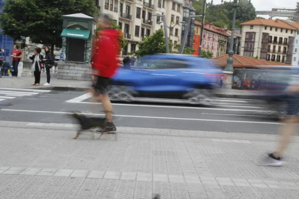 Persone Che Camminano Ambiente Urbano — Foto Stock