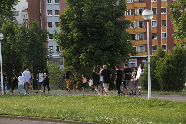 Ludzie Spacerujący Środowisku Miejskim — Zdjęcie stockowe