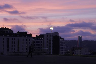 Şehir parkında gün batımı