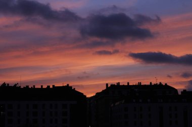 Şehir parkında gün batımı