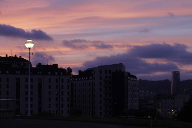 Şehir parkında gün batımı