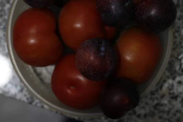 Obst Und Gemüse Auf Einem Tablett — Stockfoto