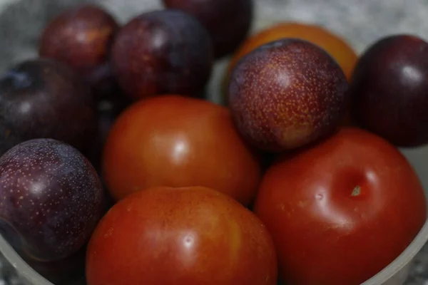 Obst Und Gemüse Auf Einem Tablett — Stockfoto