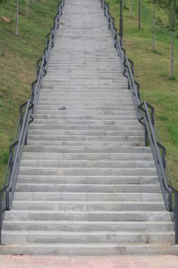Şehir ortamında merdivenler