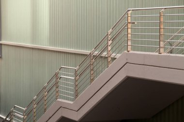 Şehir ortamında merdivenler