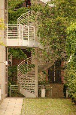 Şehir ortamında merdivenler