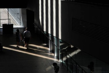 Tate Modern, Londra 'nın içindeki insanlar.