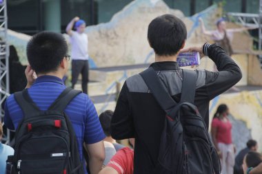 Londra şehir merkezindeki insanlar.