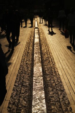 Londra şehir merkezindeki insanlar.