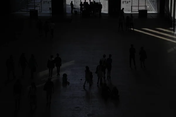 Lidé Interiéru Tate Modern Londýn — Stock fotografie