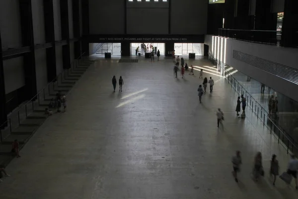 Pessoas Interior Tate Modern Londres — Fotografia de Stock