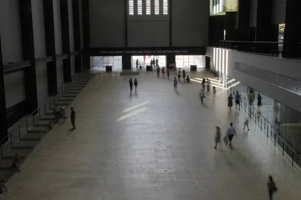 Pessoas Interior Tate Modern Londres — Fotografia de Stock