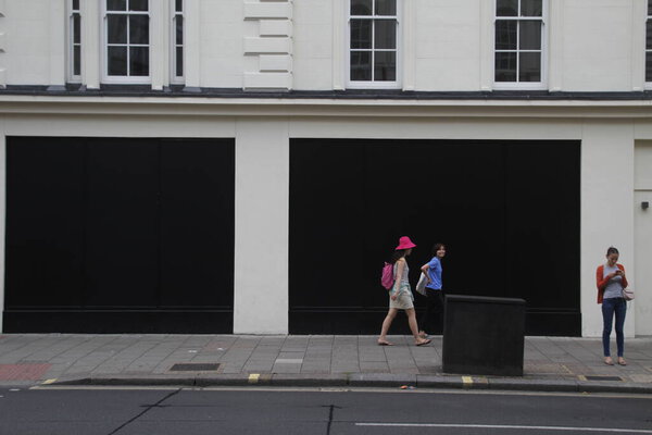 People in the downtown of London