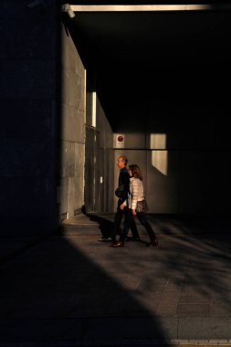 İspanya 'nın Bilbao şehrindeki insanlar