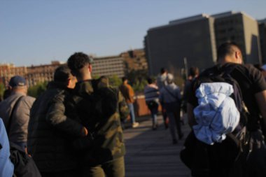 İspanya 'nın Bilbao şehrindeki insanlar