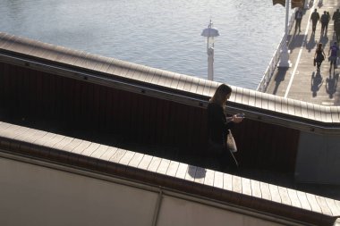 İspanya 'nın Bilbao şehrindeki insanlar