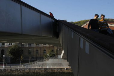 İspanya 'nın Bilbao şehrindeki insanlar