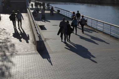 İspanya 'nın Bilbao şehrindeki insanlar