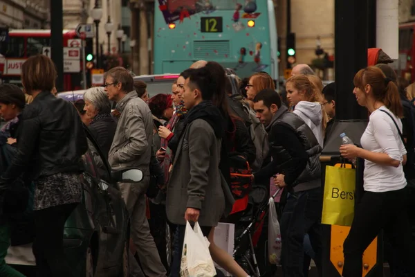 Pessoas Uma Rua Londres — Fotografia de Stock