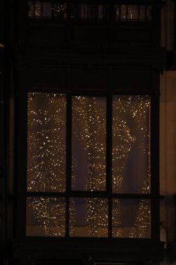 Şehirde noel süsü.