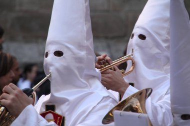 İspanya 'da Kutsal Hafta boyunca geçit töreni