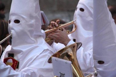 İspanya 'da Kutsal Hafta boyunca geçit töreni