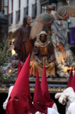 İspanya 'da Kutsal Hafta boyunca geçit töreni