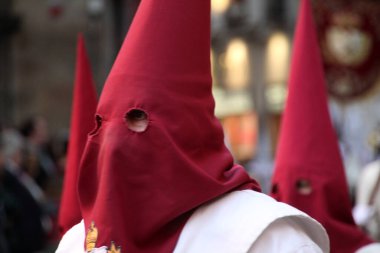 İspanya 'da Kutsal Hafta boyunca geçit töreni