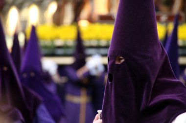 İspanya 'da Kutsal Hafta boyunca geçit töreni