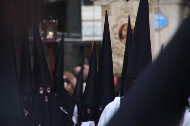 İspanya 'da Kutsal Hafta boyunca geçit töreni