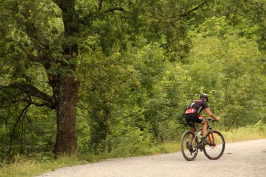 Kentsel bir ortamda bisiklet sürmek