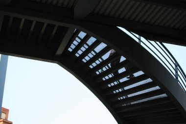 Bilbao nehri üzerindeki köprü.