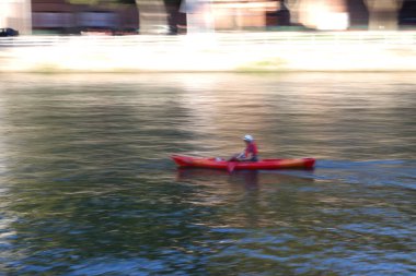 Bilbao nehrinde kürek çekerken