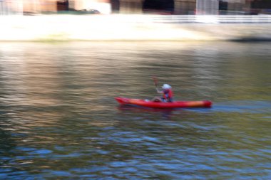 Bilbao nehrinde kürek çekerken
